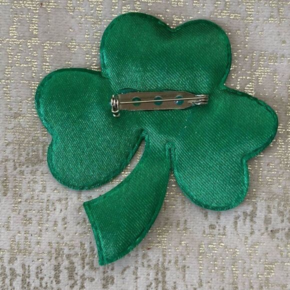 Bundle of Green St Patrick Day Items: Necklaces, Pins, Ribbon & Barrettes. 🍀 - Picture 11 of 13